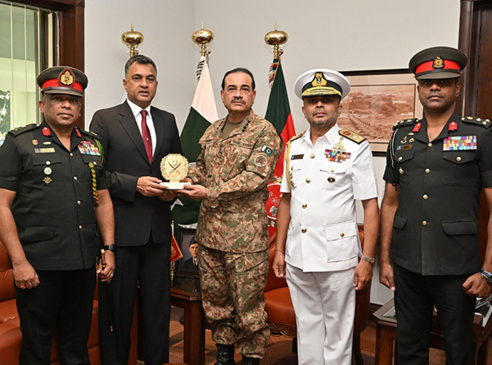 Defence Secretary Meets Pakistani Minister for Economic Affairs and Army Chief