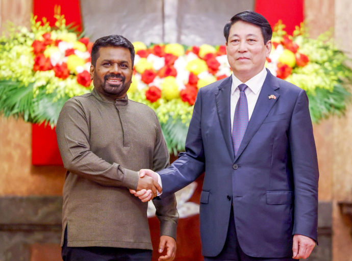 President Holds Talks with Vietnamese President