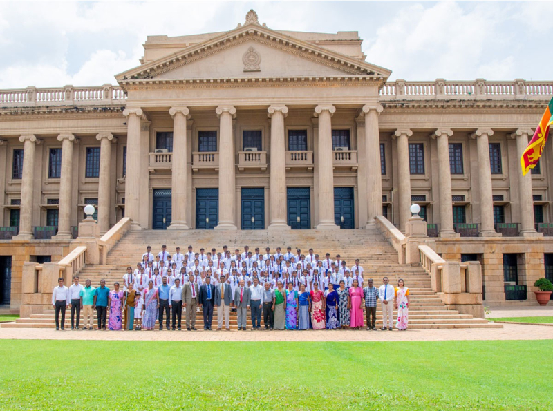 Students of Gonagala Maha Vidyalaya and Dedigama Perakumba Vidyalaya Visit the President’s House  
